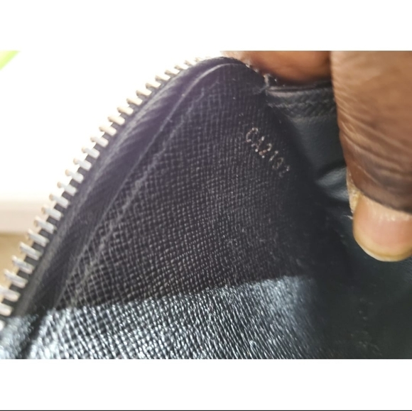 Louis Vuitton Epi Black Zippy Wallet - Picture 11 of 11